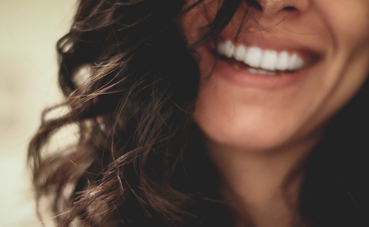 Reduce mouth bacteria and get healthy, sparkling teeth using Manuka Honey